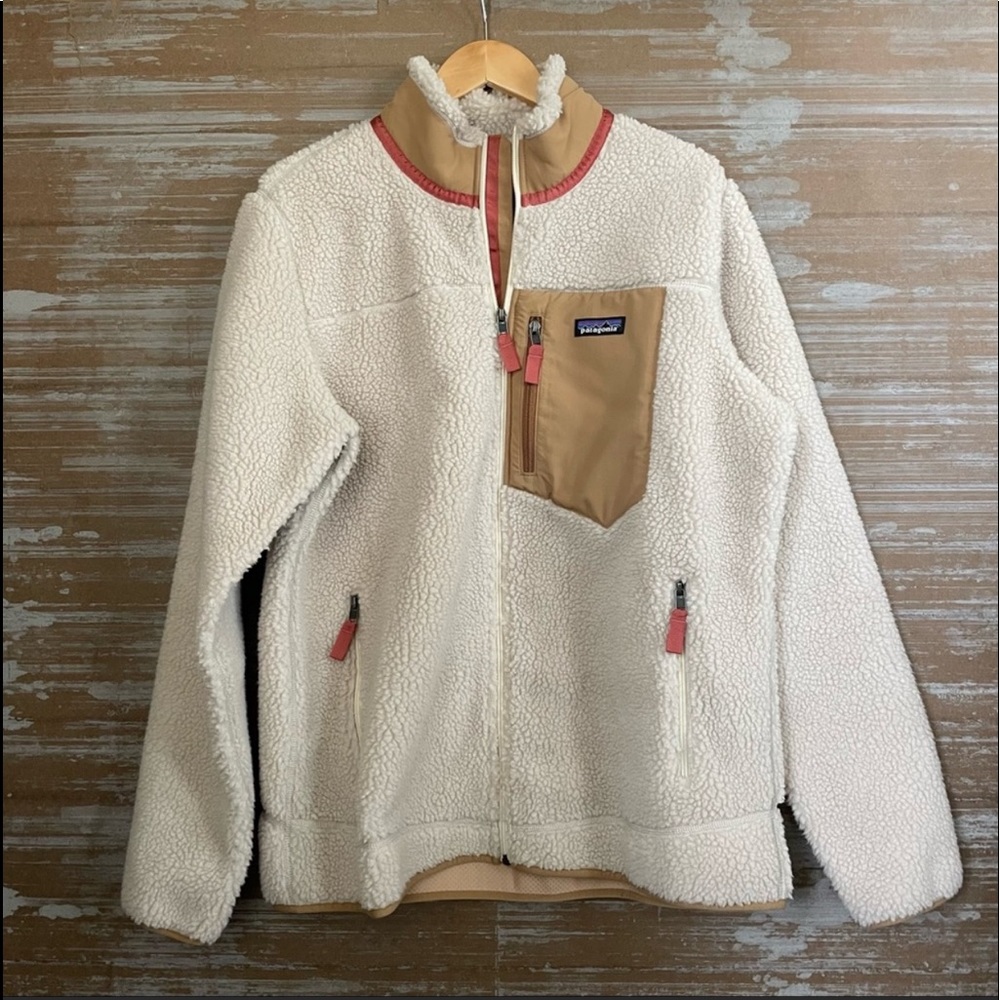 Beautiful Patagonia jacket in like new condition. Jacket was worn 10-15 times.